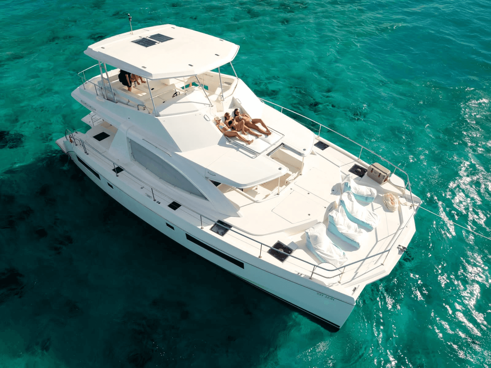 51ft luxury power catamaran cayman 06 UgM8dpnce4gSWNvXzxogBar2EZgCEv DuevJwzZMKg1Ml4QnWrNsKmzYEEmGI